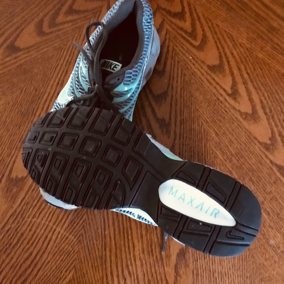 PRICE DROP/ 👟NEW NIKE👟ATHLETIC SHOES - Picture 2 of 4